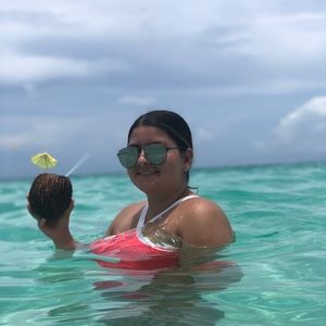 Meet your Posher, Shariely